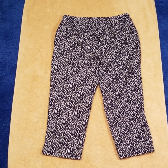 Rafaella Curvy Black, Blue and White Capris in 6 - Picture 7 of 7